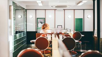 Despiden a un camarero "por 5 euros" dándole de baja de la Seguridad Social sin previo aviso: "Me he callado muchísimas cosas y lo saben de sobra"