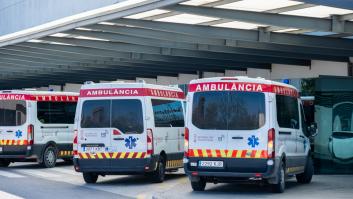 Imagen de archivo de ambulancias aparcadas en Valencia