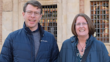 Heather, estadounidense afincada en Córdoba, defiende el horario de las tiendas españolas frente al hiperconsumismo americano: "Me encanta la idea de que los negocios cierren"