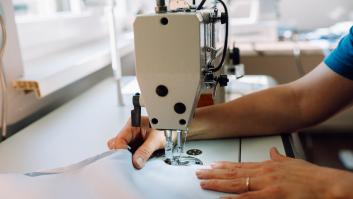 Débora busca desesperada costureras para su empresa: "No hemos encontrado ninguna en 10 años"