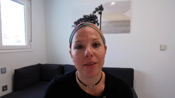 Shauna, estadounidense, quien vive en Estepona junto a su familia.