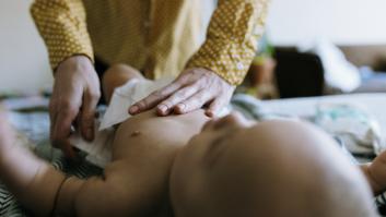 El gran timo del falso ecologismo: te cobran el doble por pañales "vegetales" mientras te cuelan plásticos y tóxicos