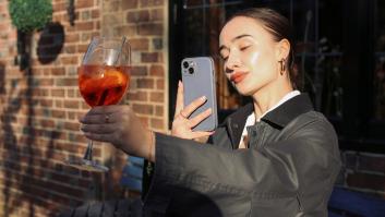 Ver imágenes de 'influencers' bebiendo alcohol aumenta el deseo de tomar una copa en jóvenes