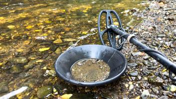Paolo (50) era contable con trabajo estable, pero lo dejó todo para buscar oro en el río: "Estaba ocho horas delante del ordenador, necesitaba aire libre"