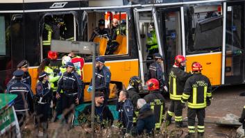 Al menos dos muertos y 39 heridos en Milán al descarrillar un tranvía, arrollar a varias personas y chocar contra un muro