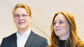 Sverre Magnus e Ingrid Alexandra de Noruega en su visita a una residencia de ancianos de Oslo
