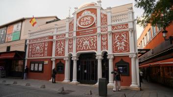 Fachada de los Cines Doré en Madrid.