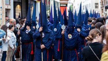 Nazarenos en la Semana Santa de Sevilla