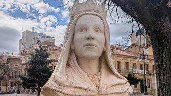 Estatua de la reina Urraca I en León