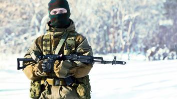 Soldados rusos atrapados en el frente escriben una nota pidiendo rendirse: "No tenemos fuerzas, llevamos tres semanas sin comer. Necesitamos comida y comunicación"