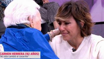 Sonsoles Ónega se emociona tras las palabras que le dedica una mujer de 92 años en recuerdo a su padre