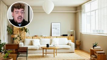 Va a ver un piso para alquilarlo, la de la inmobiliaria toca el timbre y alucina por lo que pasa dentro