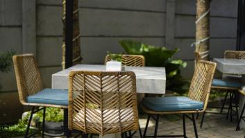 Sillas de bambú para vestir espacios y eventos con un toque cálido