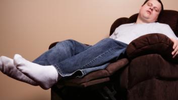 José Manuel Felices, médico: "Ponte calcetines para dormir: calentar los pies dilata los vasos sanguíneos y baja la temperatura corporal, que es lo que necesita tu cuerpo para dormirse"