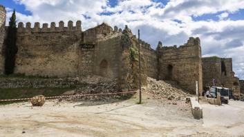 Una torre del castillo de Escalona, en la provincia de Toledo, se ha derrumbado en la mañana de este sábado sin causar daños personales.