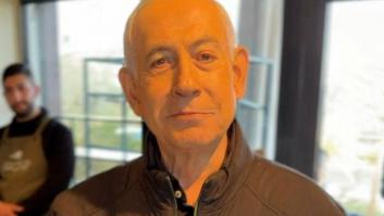 El primer ministro de Israel, Benjamin Netanyahu, el 16 de marzo de 2026, en el vídeo tomando café que ha difundido como prueba de vida.