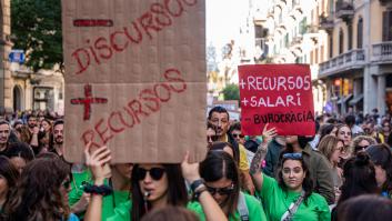 La huelga de profesores en Cataluña arranca con cortes de carreteras en Barcelona