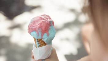 Un cliente le pide un helado y se lo devuelve al verlo así: la camarera no da crédito