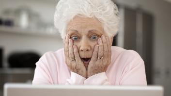 Una vendedora se jubila tras 44 años de trabajo sin saber que todo el pueblo le ha mentido para mantener el plan en secreto