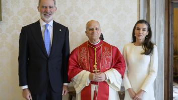 Los reyes Felipe y Letizia y el papa León XIV en una audiencia en El Vaticano