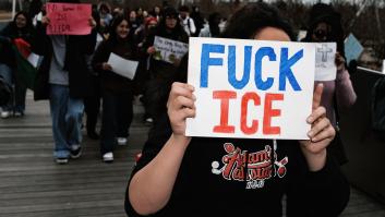 El ICE está tomando muestras de ADN de los manifestantes arrestados: así actúa la policía migratoria de Donald Trump