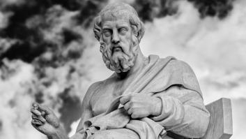 Tales de Mileto, filósofo matemático griego: "La esperanza es el único bien que todos los hombres tienen en común; quienes no tienen nada más, aún conservan la esperanza"