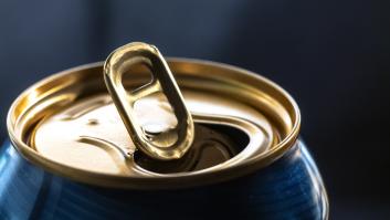Un experto tiene algo que decir a aquellos que suelen beber la cerveza en lata
