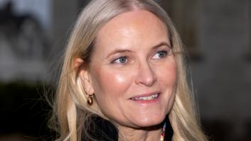 Gestos, palabras y movimientos que muestran el plan para Mette-Marit de Noruega, la princesa que casi hunde la monarquía