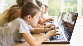Los investigadores y la UNESCO coinciden: tras décadas y miles de millones en Chromebooks e iPads para colegios, los estudios no han encontrado mejora en los resultados académicos ni en las tasas de graduación