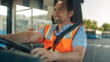 Daniel y Celia, conductores de autobús en Alemania: "El alquiler es de 550 euros y gano casi 3.000"