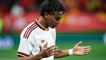 Joan Garriga dice que quien condena los cánticos racistas en Cornellà "finge escándalo": la respuesta de Carlos Prieto es una lección