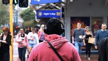 Txetxu Ausín, doctor en Filosofía e investigador del CSIC: "Uno de cada cuatro jóvenes españoles tiene sentimientos profundos de soledad. La precariedad laboral y la vivienda la están condicionando"
