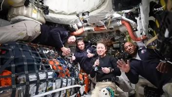 La NASA explica cómo come en el espacio la primera tripulación que orbita la Luna en 54 años: smoothie de mango, quiche de verduras y cinco niveles de picante porque en microgravedad pierdes el gusto