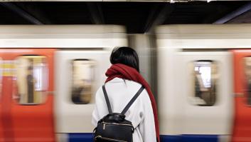Kaya, 27 años, tarda tres horas en tren para ir a clase porque no puede pagar el alquiler en Londres: "Era un campo de minas: todas las habitaciones costaban más de 1.000 libras"