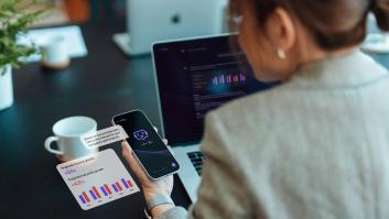 Erik Brynjolfsson, economista de Stanford, compara la resistencia a la IA en el trabajo con los obreros que destruyeron telares en la Revolución Industrial: "La única manera es construir confianza"