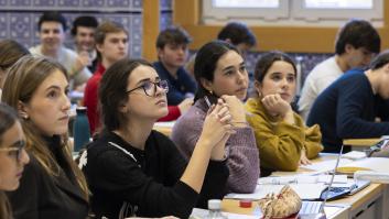 Alumnos de Comillas ICADE en clase.