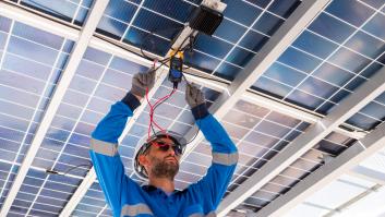 Europa ahorra miles de millones gracias a la energía solar en plena crisis con Irán: así funciona la alternativa enchufable que ya arrasa en Alemania