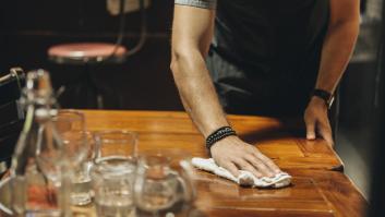 Pone una mala reseña en un bar porque le hacen consumir para ir al baño y se abre un debate monumental