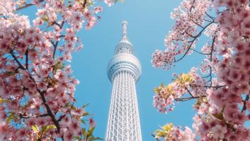 Tokio cambia las normas del turismo masivo que destruye la vida de sus vecinos: multas a comercios, papeleras inteligentes y 1.900 millones de yenes para frenarlo