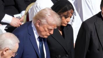 Que dice Trump que su imagen como 'Jesucristo salvador' era en realidad un montaje como si fuera "médico", porque "yo sí hago que la gente mejore"