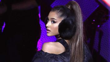 Las maquilladoras coinciden: el delineado con ala gruesa ya no identifica una moda sino una generación, igual que los vaqueros de tiro bajo o la raya al lado