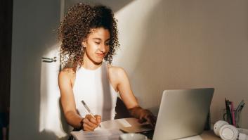 Si estás usando la IA para hacer la declaración de la renta, ChatGPT acaba de reconocer con letra pequeña por qué no es buena idea