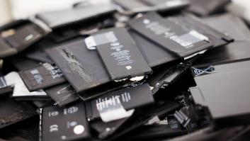 La UE cambia las normas y desde 2027 tu móvil volverá a tener tapa para reemplazar la batería: este reglamento lo exige