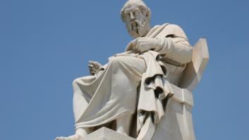 Escultura del filósofo Aristóteles