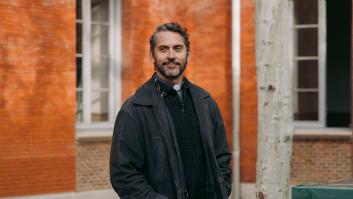 Paco León, como el padre Jose María en 'Mi querida señorita'