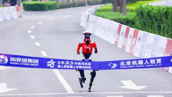 Lo que hizo el robot chino de la media maratón después de cruzar la meta lleva ya más de 200.000 reproducciones