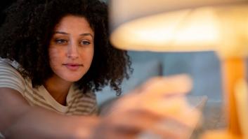 Anne-Sophie Corbeau, investigadora de la Universidad de Columbia: "Los gobiernos europeos sólo avisarán a los ciudadanos de que hay que ahorrar energía cuando estén con la espada contra la pared"