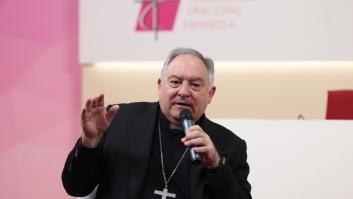 José Mazuelos, obispo de Canarias: "Habría que meter a mucha gente en un cayuco cinco días y sin comer para ver cómo llegan"