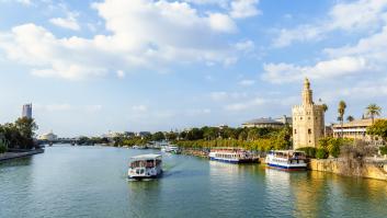 Sevilla quiere atraer 100 escalas de cruceros y megayates al año mientras los vecinos claman desde hace años contra la turistificación de la ciudad