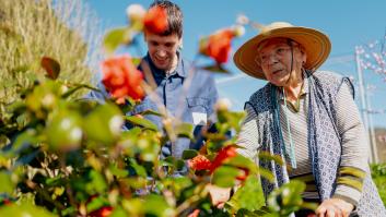 Rosa (100 años) hace 120 ejercicios de pies cada mañana y 1.000 pasos al día: "Me pregunto quién se va antes, mi diente que se mueve o yo"